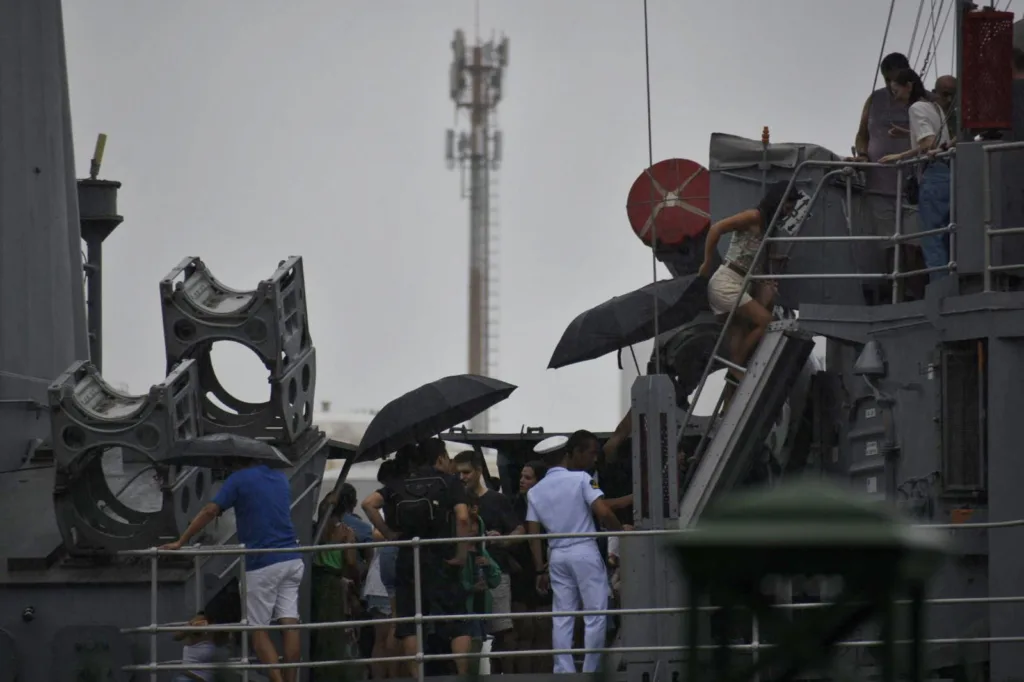 Visitação do Navio da Marinha - Dia de chuva