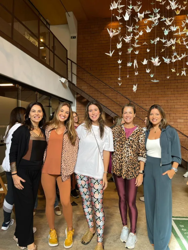 No mês das mães, elas se reúnem para debater a série 'Adolescência'