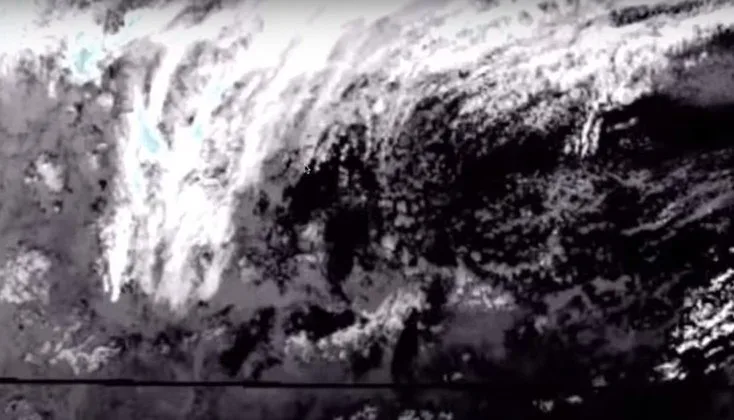 Satélite registra objeto misterioso de 240 km no Oceano Pacífico