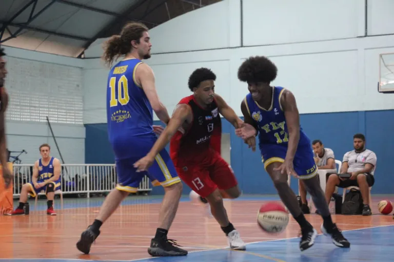 Junes: basquete