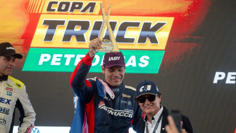 Hugo Cibien no pódio da Copa Truck em Interlagos