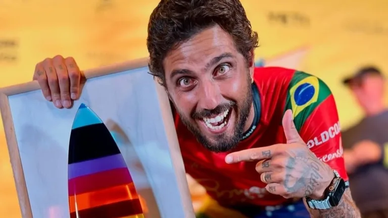 Filipe Toledo vence em Golden Coast