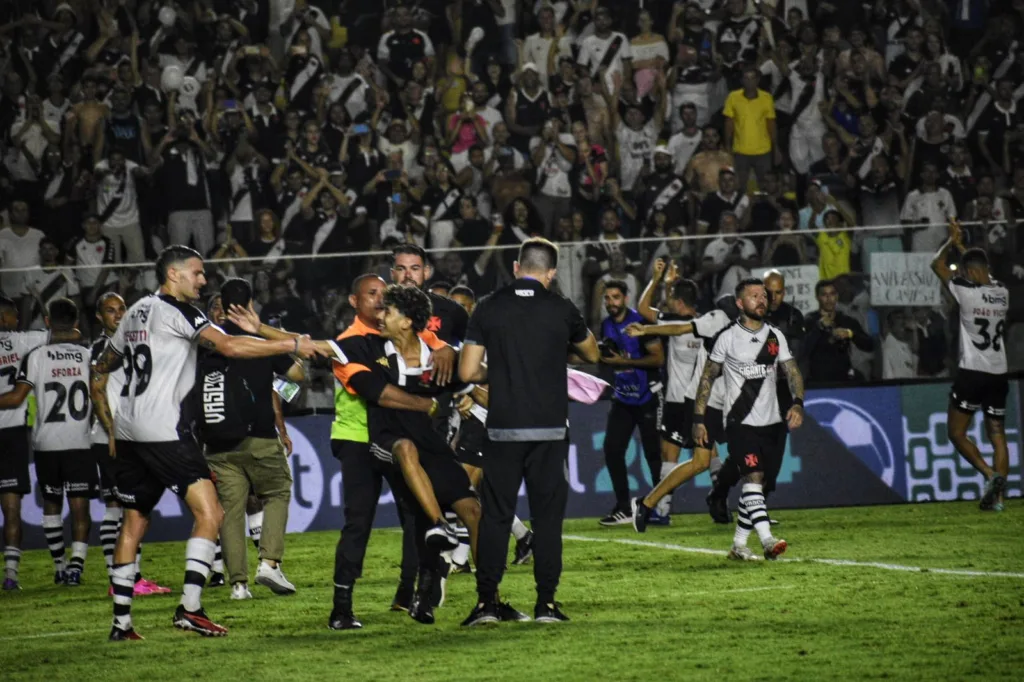 Vasco x Volta Redonda, Kleber Andrade, torcedor e Vegetti