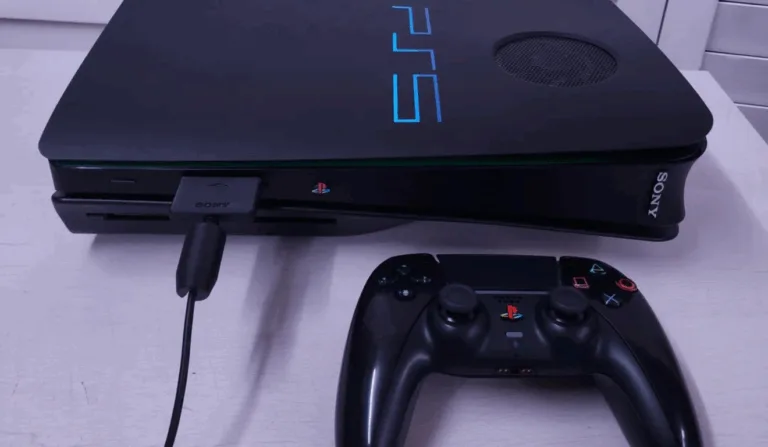 Jogador transforma seu PS5 em um PS2 com luzes retrô, logo clássico e detalhes nostálgicos. Visual viraliza no Reddit e encanta fãs de PlayStation.