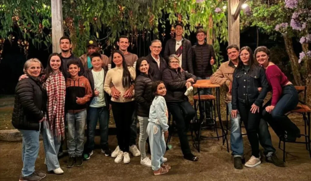 Família Protazio: esposa, filhos, genros, noras e netos participam do cultivo do café com o patriarca Manoel Protazio. 