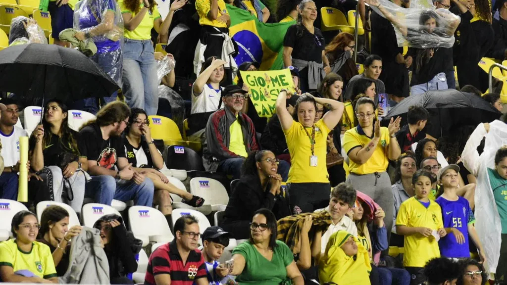 Amistoso Brasil x Colômbia, estádio Kleber Andrade. Tarciane