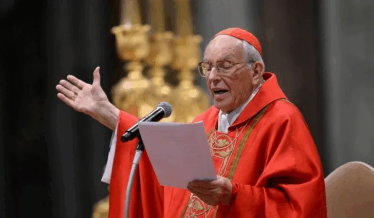 Cardeal Giovanni Battista Re