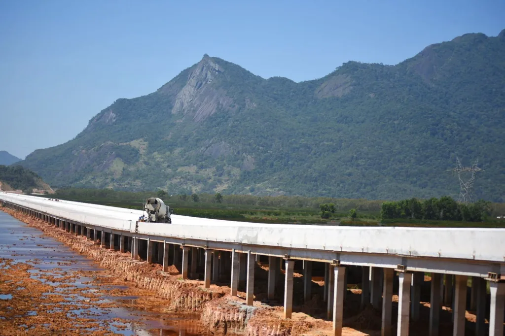 Obras no contorno do Mestre Álvaro