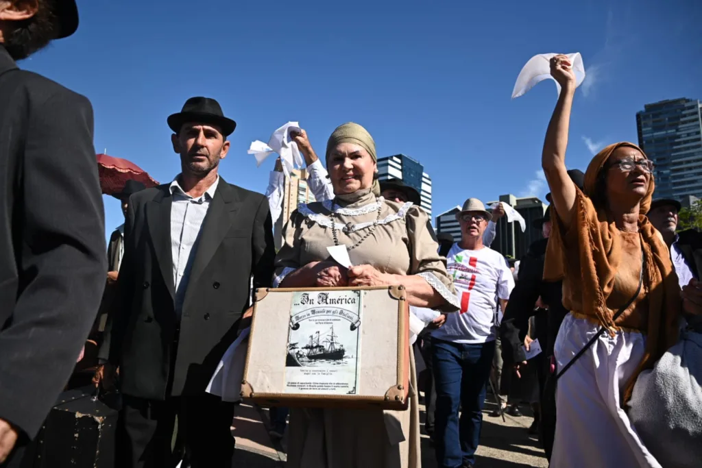 cortejo marítimo da programação dos 150 anos da imigração italian