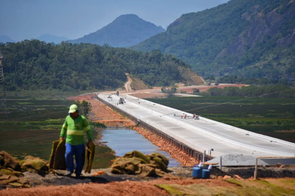 Obras no contorno do Mestre Álvaro