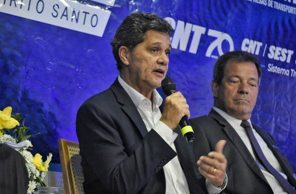 FÓRUM CNT DEBATE DESAFIOS E GARGALOS DOS TRANSPORTES