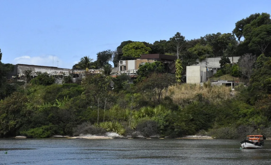 Ilha Shows demolido