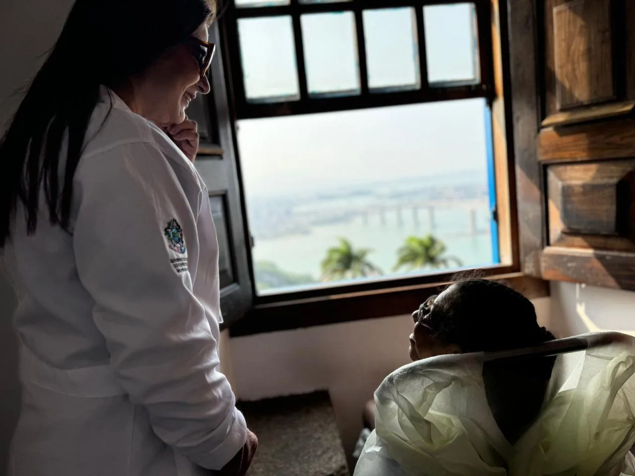 Paciente acamada realiza sonho de conhecer o Convento da Penha