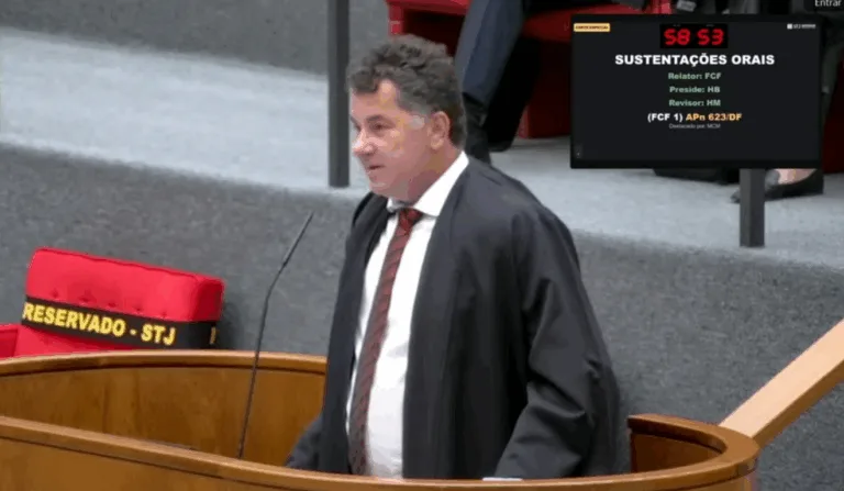 Frederico Luís Schaider Pimentel, filho do ex-presidente do TJES, réu da Naufrágio e advogado.