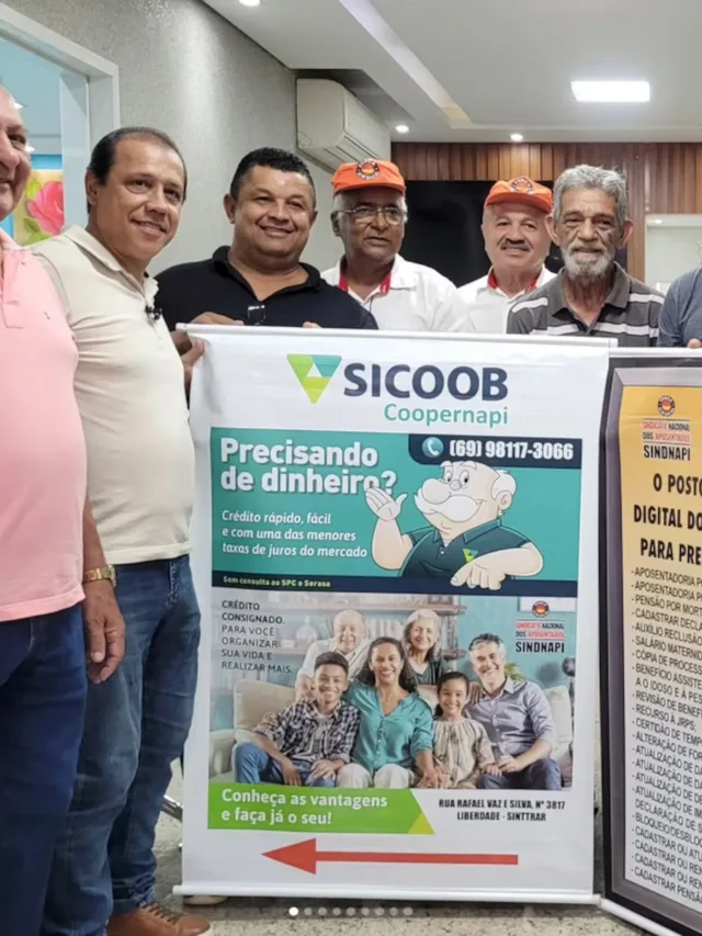Esquema do INSS: Milton Cavalo é o segundo da esquerda para a direita. Ele aparece ao lado de banner da Sicoop Coopernapi, outra cooperativa de crédito, que ele presidiu entre 2018 e 2019. Crédito: Reprodução do Instagram
