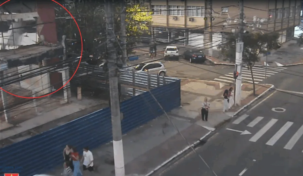 Vídeo Ginásio desabando Vídeo Ginásio desabando