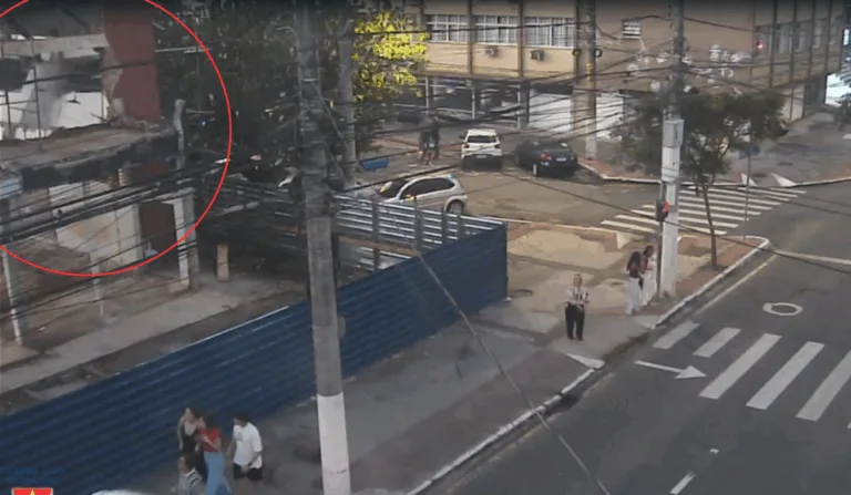 Vídeo Ginásio desabando
