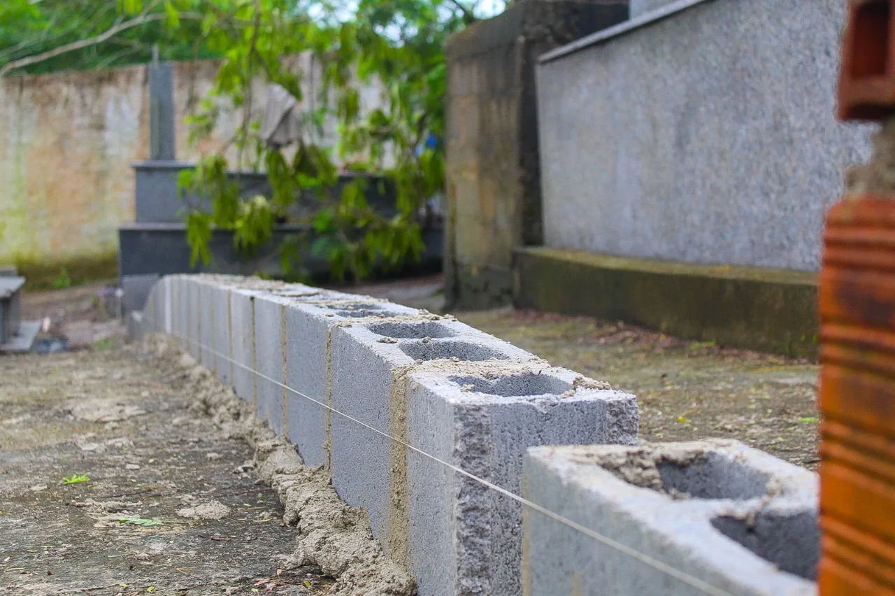 Linhares inicia ações no cemitério do Centro para evitar novos deslizamentos