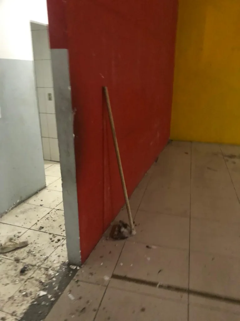 Suspeitos invadem estacionamento e furtam varios objetos - centro de vitoria