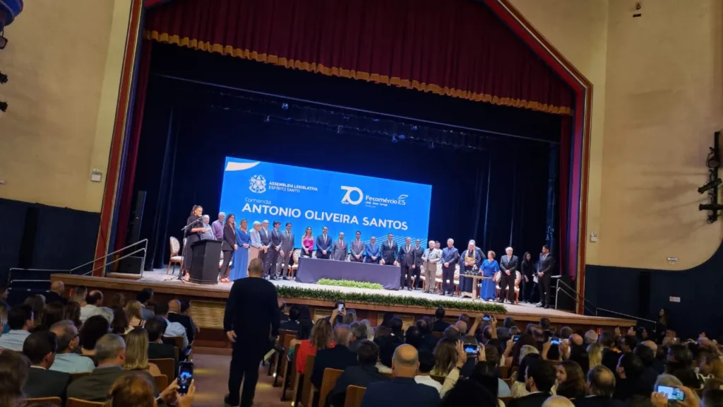 Grupo Buaiz recebe comenda em homenagem a Americo