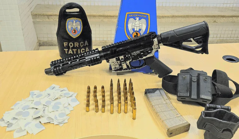 Fuzil e munição são apreendidos pela PM dentro de casa em Cariacica