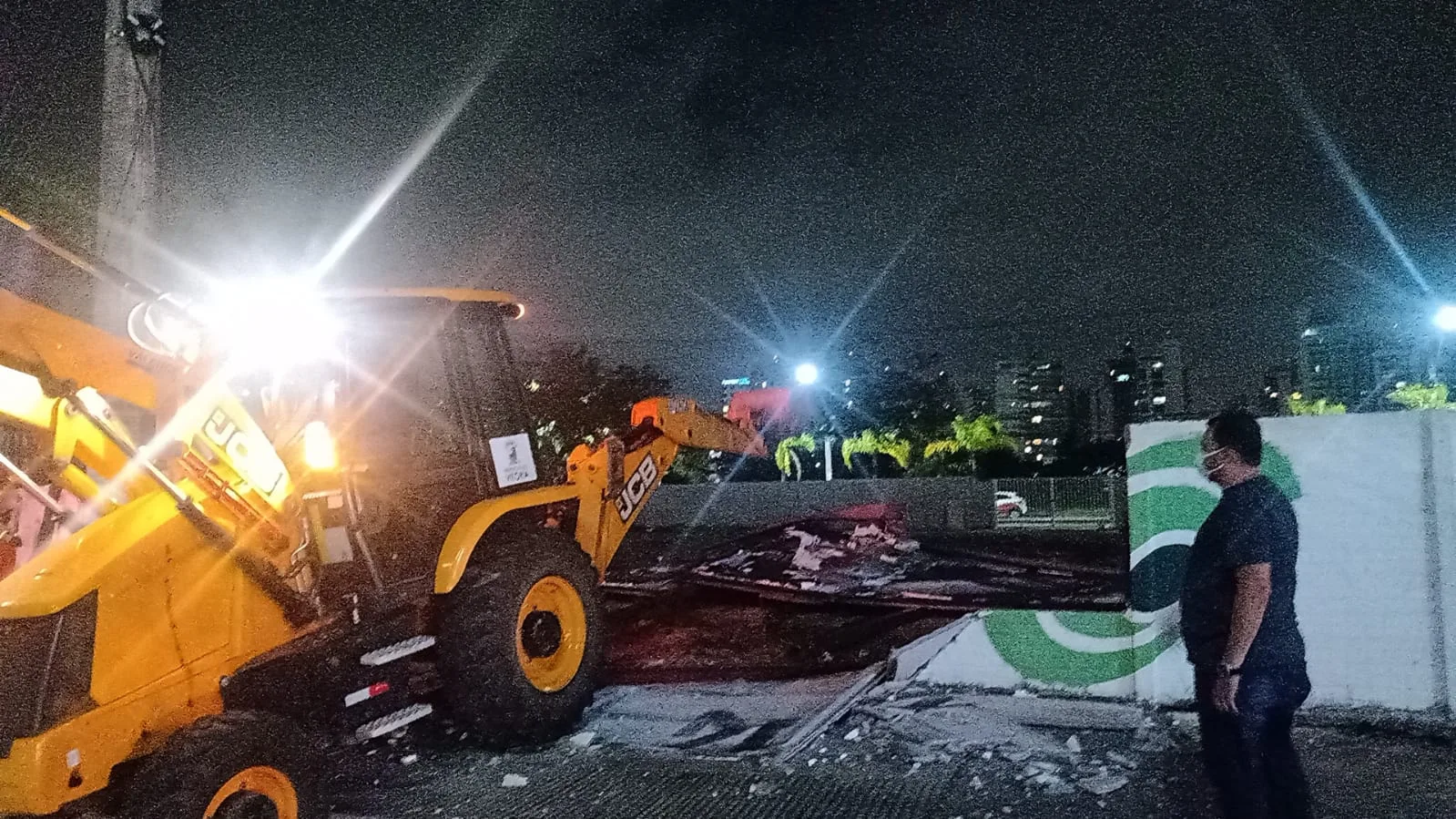 Queda de placa em Camburi