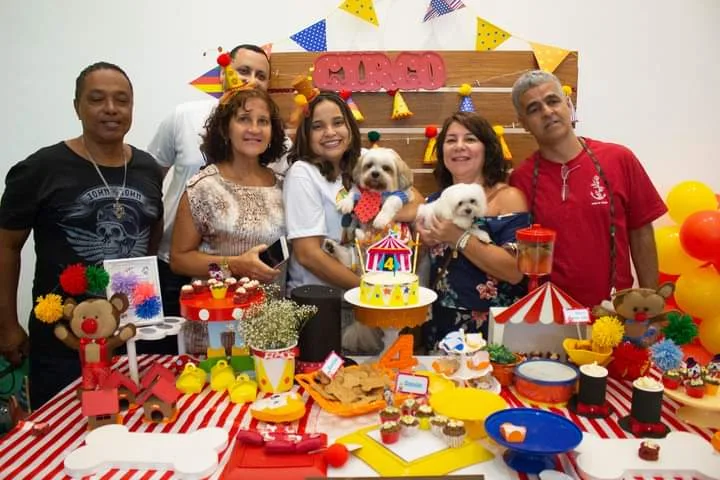 A Petscandoes é especializada em guloseimas festivas para comemorações pet