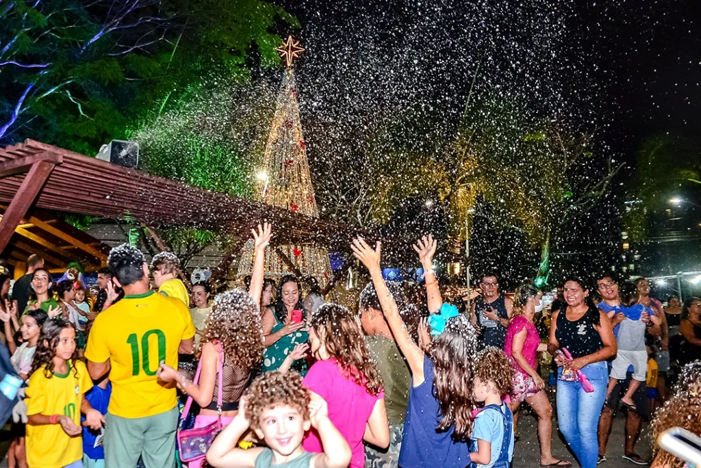 Praça Nilze Mendes, em Jardim Camburi