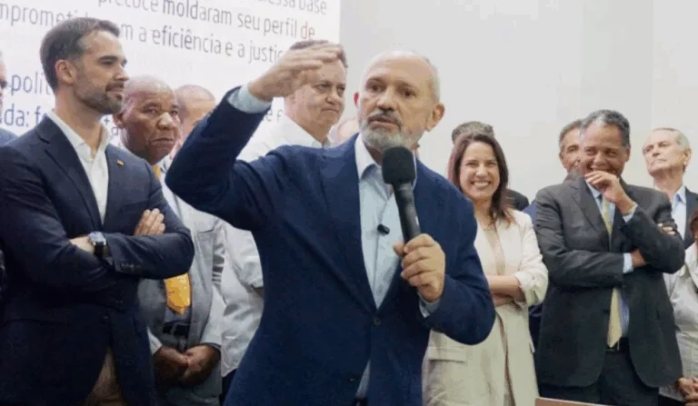 Hartung em evento de filiação ao PSD.