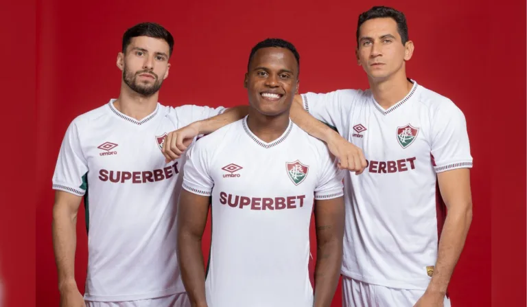 Fluminense e Umbro lançaram uniforme número dois que será usado no Mundial de Clubes. Foto: Umbro e Lucas Merçon/FFC