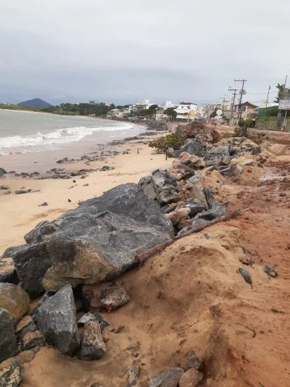 Meaípe - Mar tomando pista