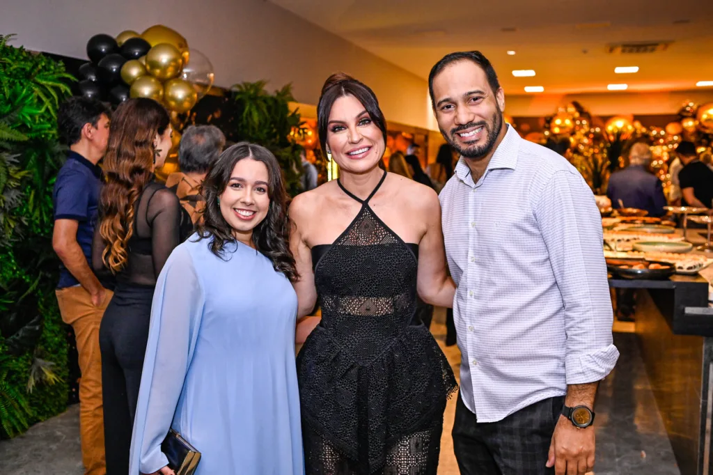 Na festa de Debora Veronez: Juliana Bragança e marido (Foto: Arthur Louzada)