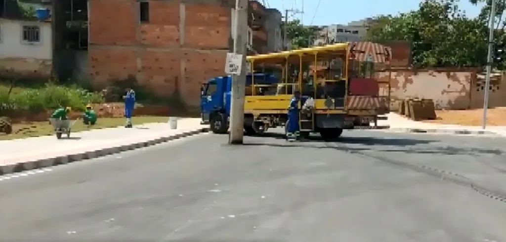 Postes Avenida Alice Coutinho