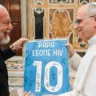Papa Leão XIV com camisa do Nápoli