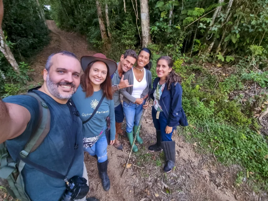 Ensinamentos de Fabiana Ruas na floresta Momento de escuta e aprendizado com Fabiana Ruas em meio à floresta
