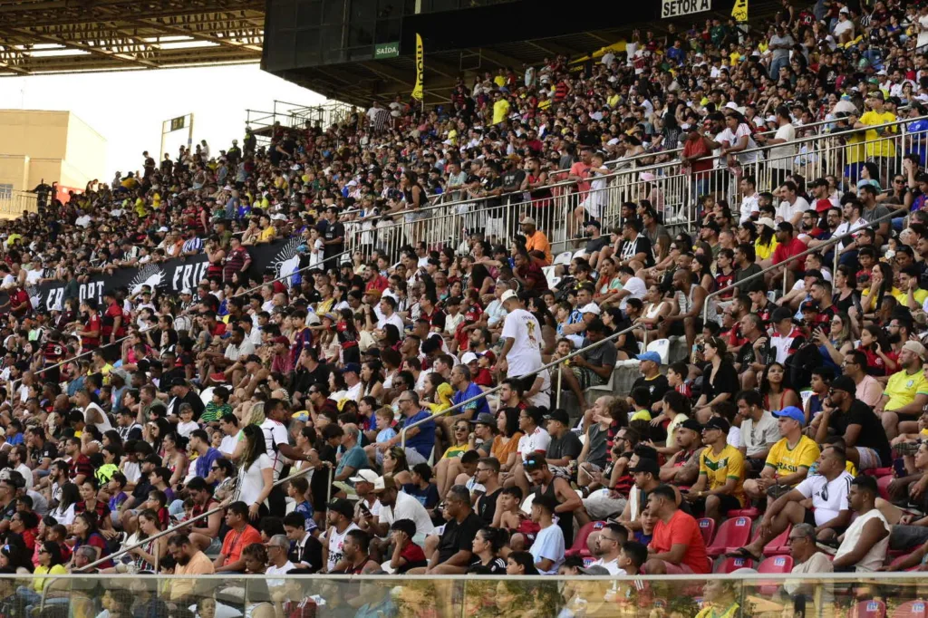 Jogo do Ronaldinho no Kleber Andrade, em Cariacica