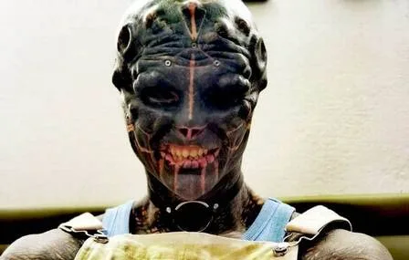 Francês Anthony Loffredo conhecido na internet pelo Projeto Alien Negro