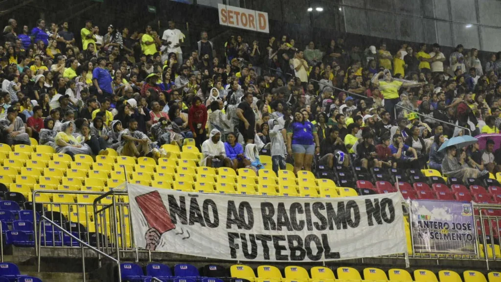 Amistoso Brasil x Colômbia, estádio Kleber Andrade. Tarciane