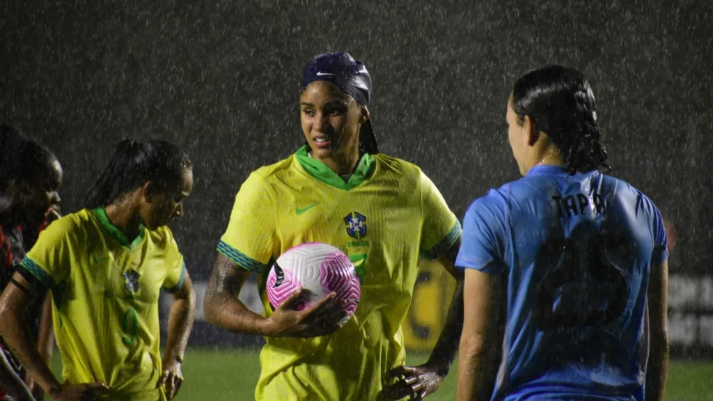 Amistoso Brasil x Colômbia, estádio Kleber Andrade. Tarciane