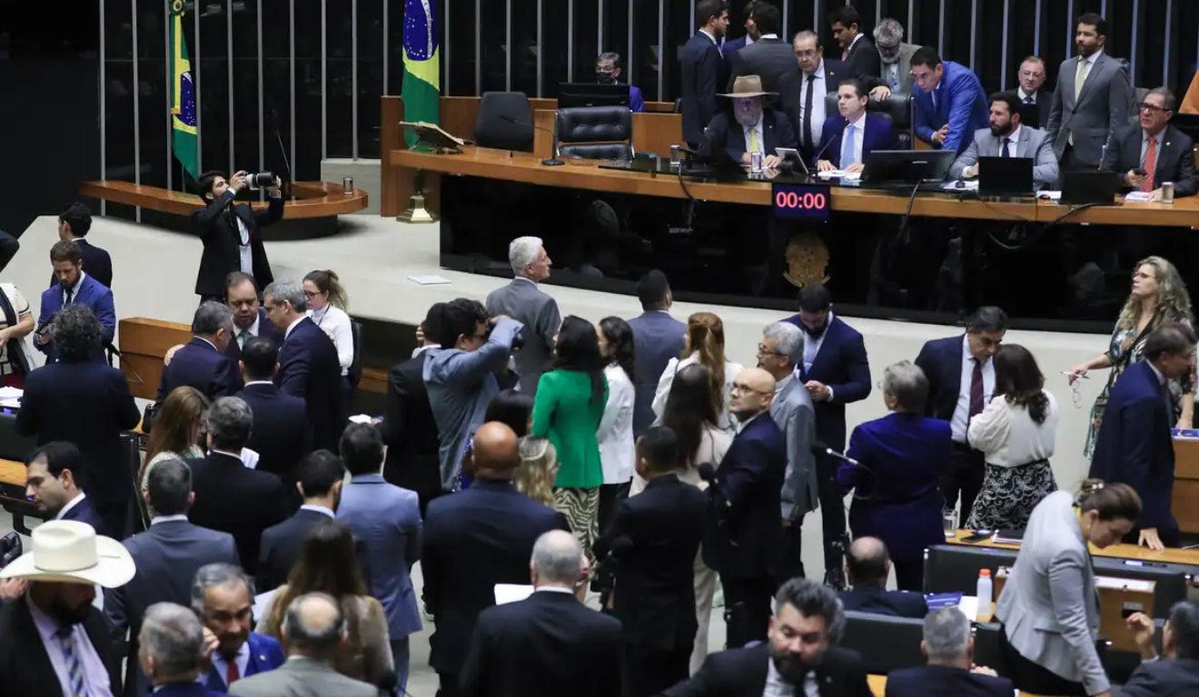 deputados em plenário