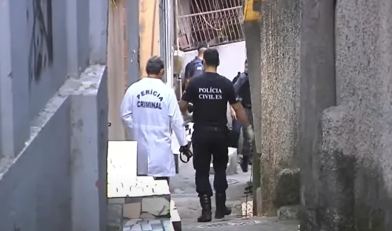 Polícia ocupa Ilha do Príncipe após tiroteiro no morro, em Vitória
