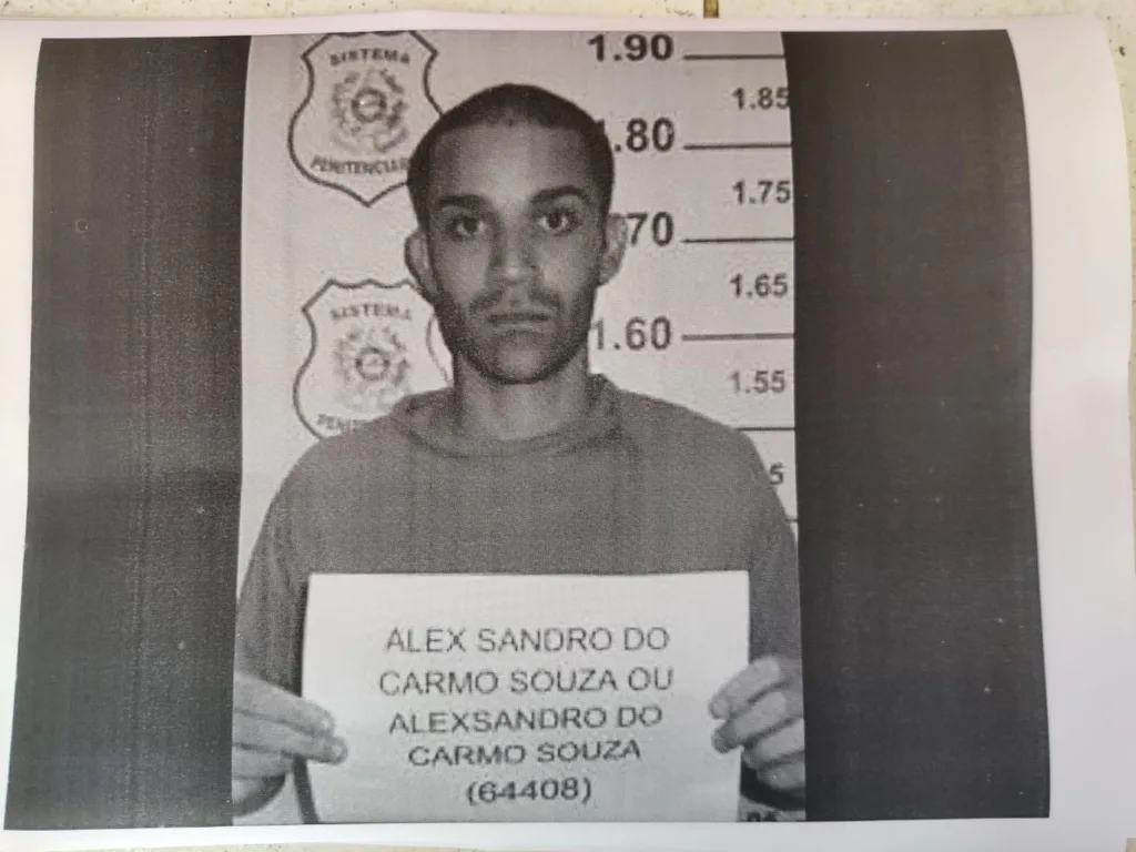 QUATRO DETENTOS FORAGIDOS DE PRESIDIO DE VV