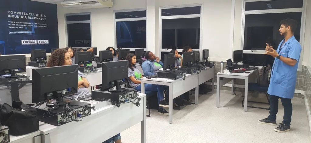 IOB ensina TI a jovens negros