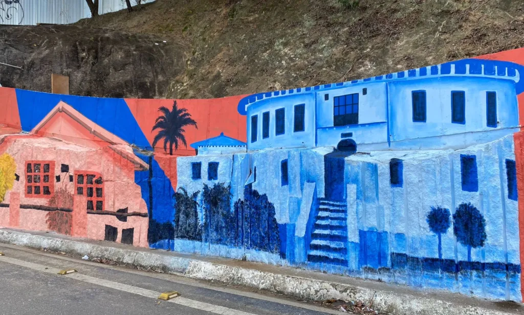 Painel gigante pintado por artistas retrata cultura capixaba na Alça de saída da terceira ponte