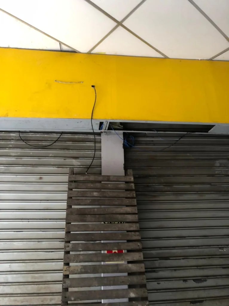Suspeitos invadem estacionamento e furtam varios objetos - centro de vitoria