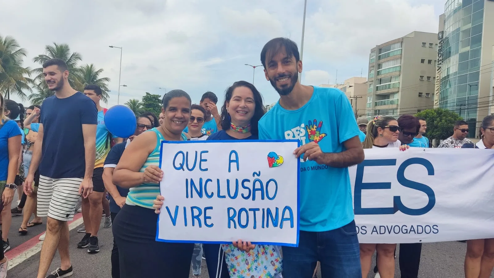 Caminhada dos Autistas reúne multidão em Camburi