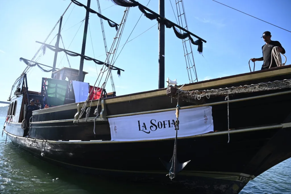 cortejo marítimo da programação dos 150 anos da imigração italian