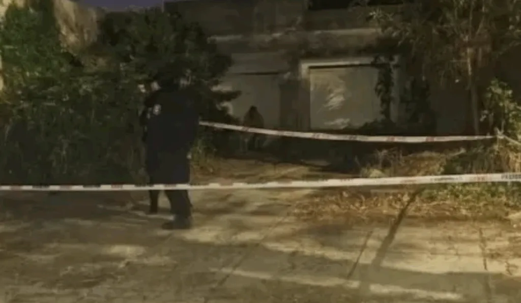 Homem é descoberto morando com mãe morta há 4 anos Homem é descoberto morando com mãe morta há 4 anos