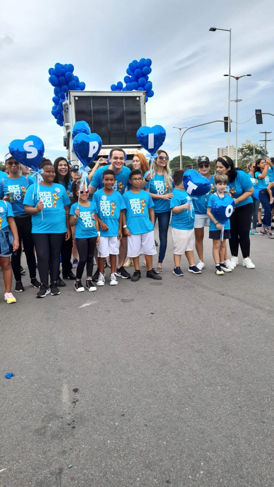 Caminhada dos Autistas reúne multidão em Camburi