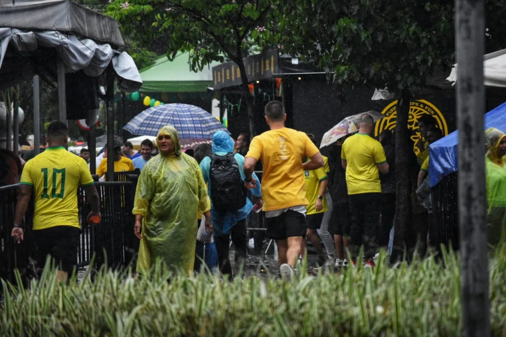 Chuva no ES em estreia da Copa